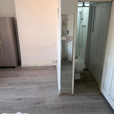 Appartamento Private Flat In Hounslow Esterno foto