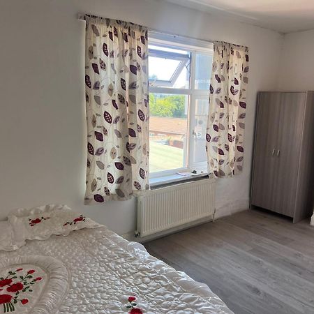 Appartamento Private Flat In Hounslow Esterno foto